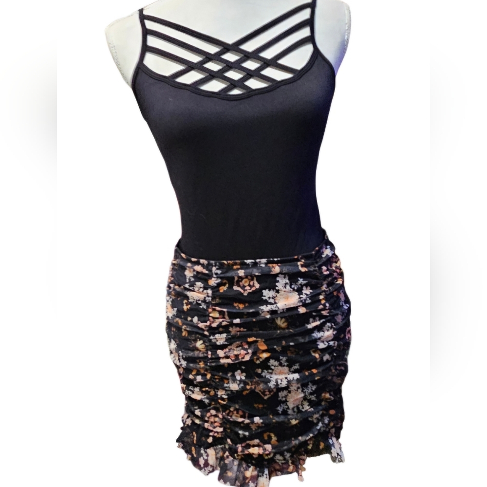 Victoria's Secret Black Floral Mini Skirt Size M Very Comfortable